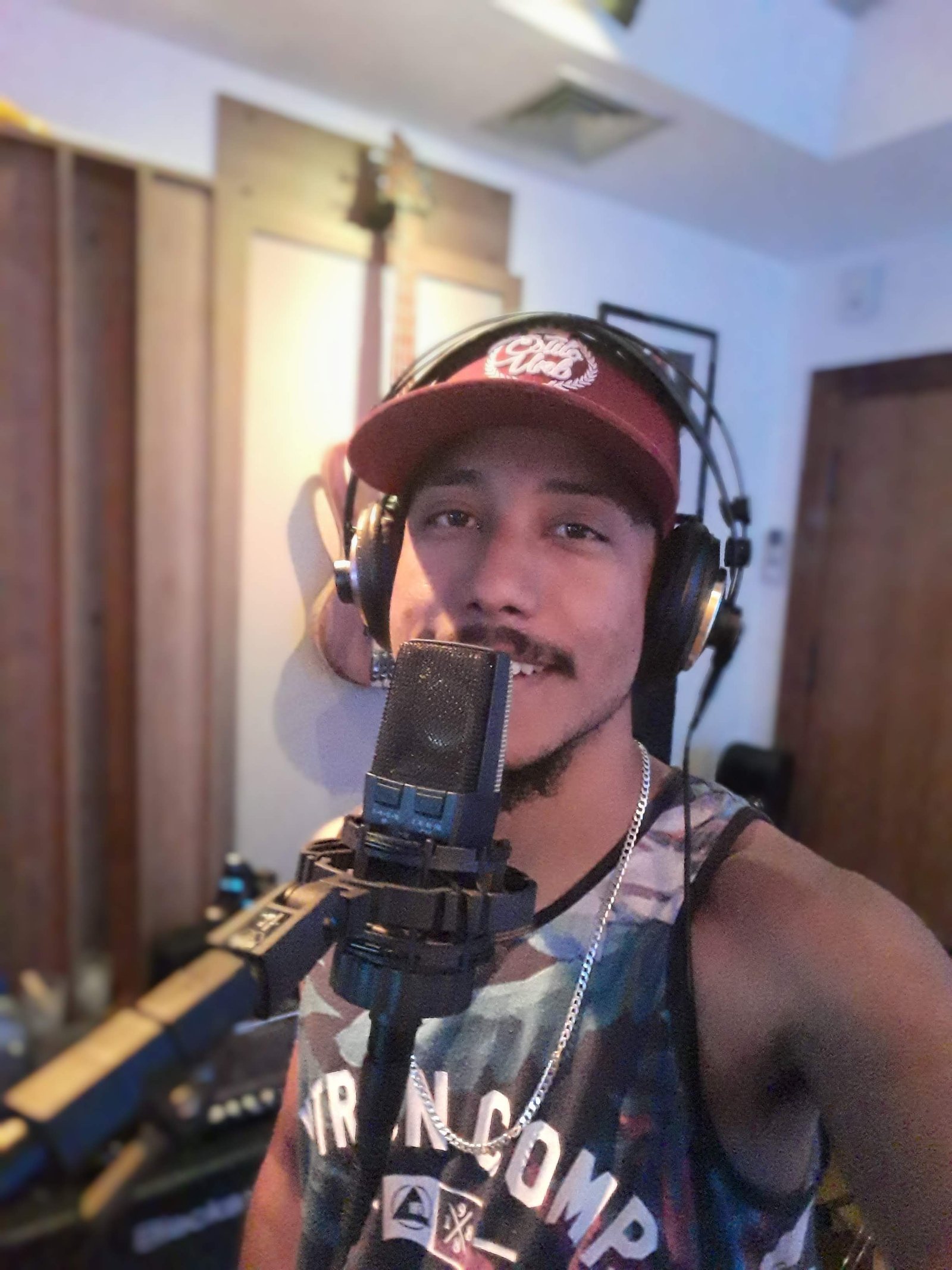 Gabriel San no microfone